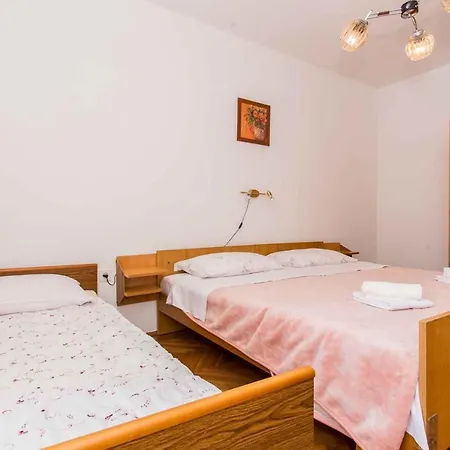 Apartment In Silo/insel Krk 13510